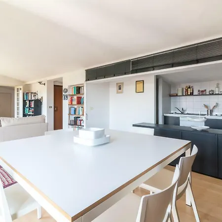 Shortstays Luxury Attic Apartment *
