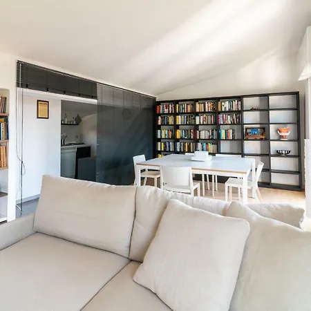 Shortstays Luxury Attic Apartment