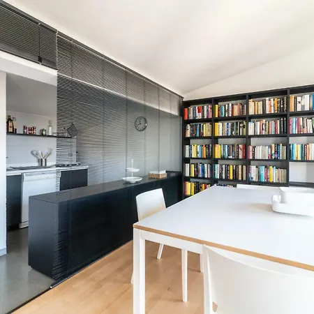 Shortstays Luxury Attic Apartment *