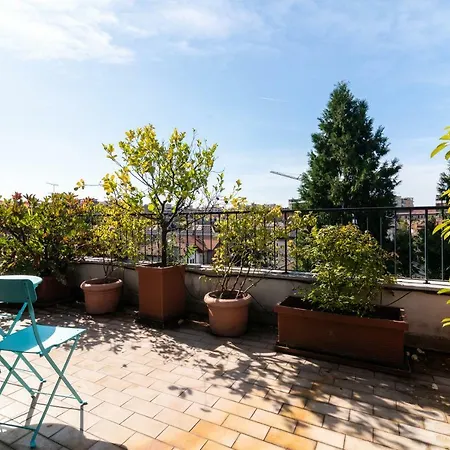 Shortstays Luxury Attic Apartment *
